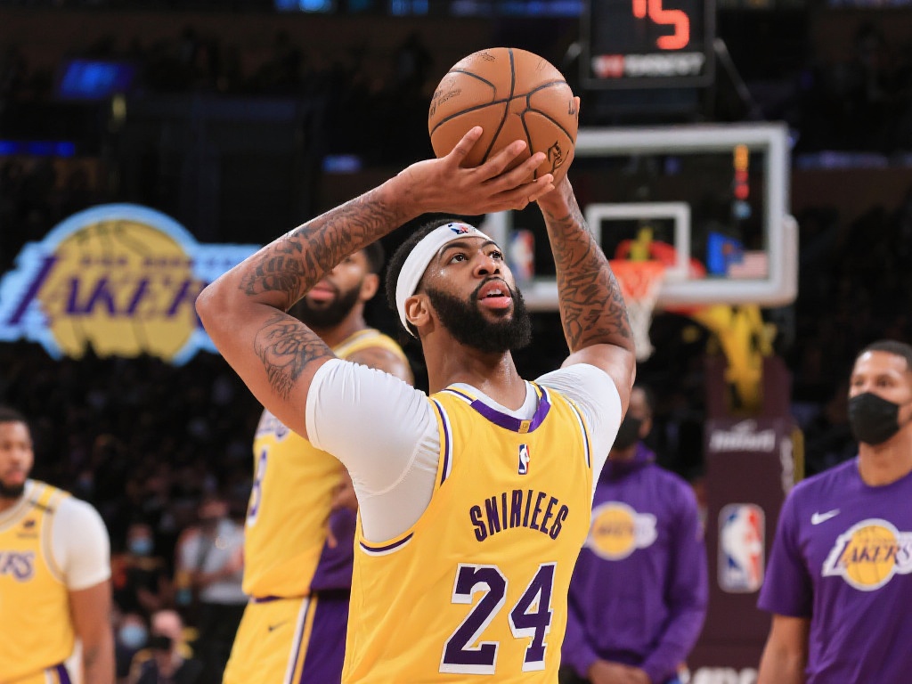 在攻防两端 在攻防两端